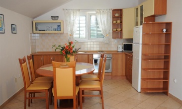 Kuća Darko, Apartman 4+2, Betina