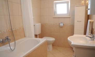 Kuća Darko, Apartman 4+2, Betina