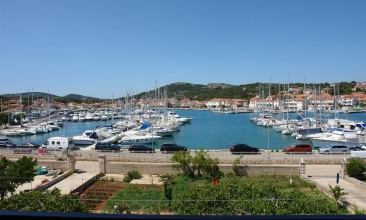 Kuća Doris, Apartman 2+2 a, Jezera