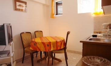 Kuća Doris, Apartman 2+1 b, Jezera