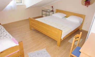 Kuća Nedjeljko, Apartman 4+1 a, Betina