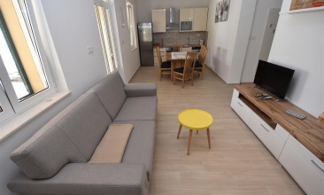 Kuća Crna 2, Kuća za odmor 6+2, Murter
