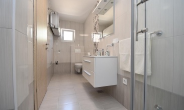 Kuća Crna 2, Kuća za odmor 6+2, Murter