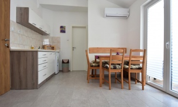 Vila Bonino, Apartman 4+2 c, Murter