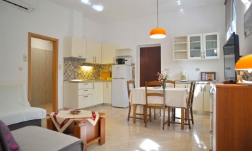 Kuća Divna, Apartman 2+2 c, Betina