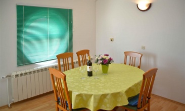 Kuća Divna, Apartman 2+3 a, Betina