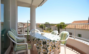 Kuća Divna, Apartman 2+3 a, Betina