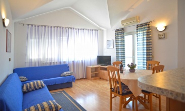 Kuća Divna, Apartman 2+2 b, Betina