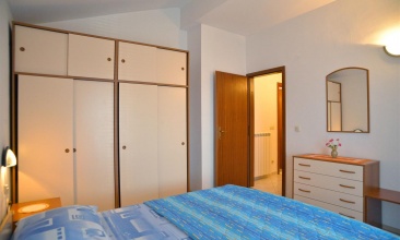 Kuća Divna, Apartman 2+2 b, Betina