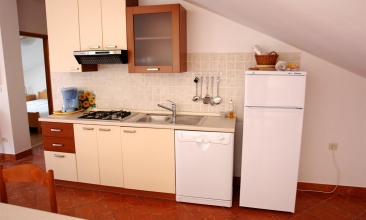 Kuća Dvorine, Apartman 4+1 a, Tisno