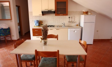 Kuća Dvorine, Apartman 4+1 a, Tisno