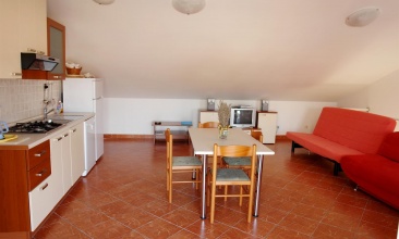 Kuća Dvorine, Apartman 4+1 a, Tisno