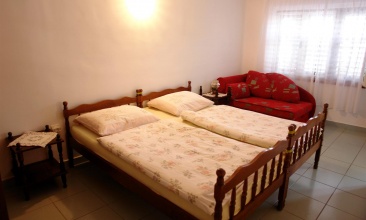 Kuća Karlita, Apartman 2+1 c, Tisno