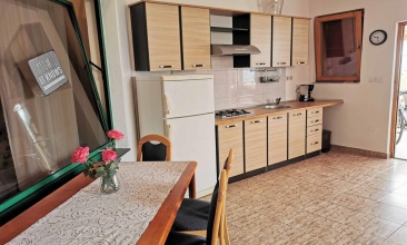 Kuća Karmela, Apartman 2+2 a, Tisno