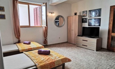 Kuća Karmela, Apartman 2+2 a, Tisno