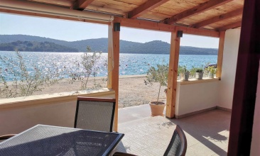 Kuća Karmela, Apartman 2+2 a, Tisno