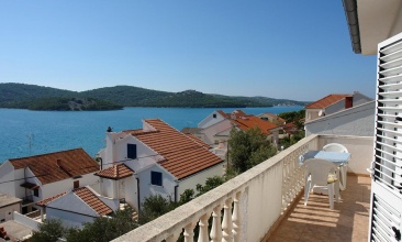 Kuća Ljubica, Apartman 2+1 a, Tisno