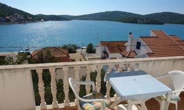 Kuća Ljubica, Apartman 2+1 a, Tisno