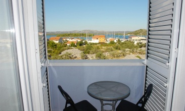 Kuća Mirko, Apartman 2+2 a, Murter