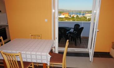 Kuća Mirko, Apartman 2+2 b, Murter
