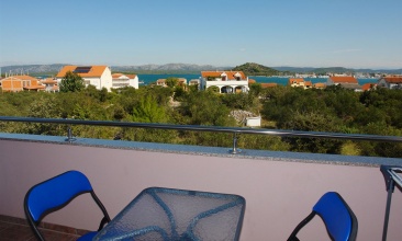 Kuća Miro, Apartman 4+2 a, Murter