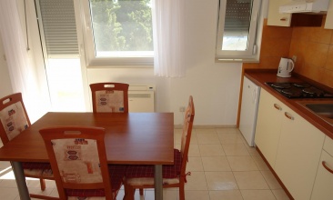Kuća Zlatko, Apartman 2+1 b, Betina
