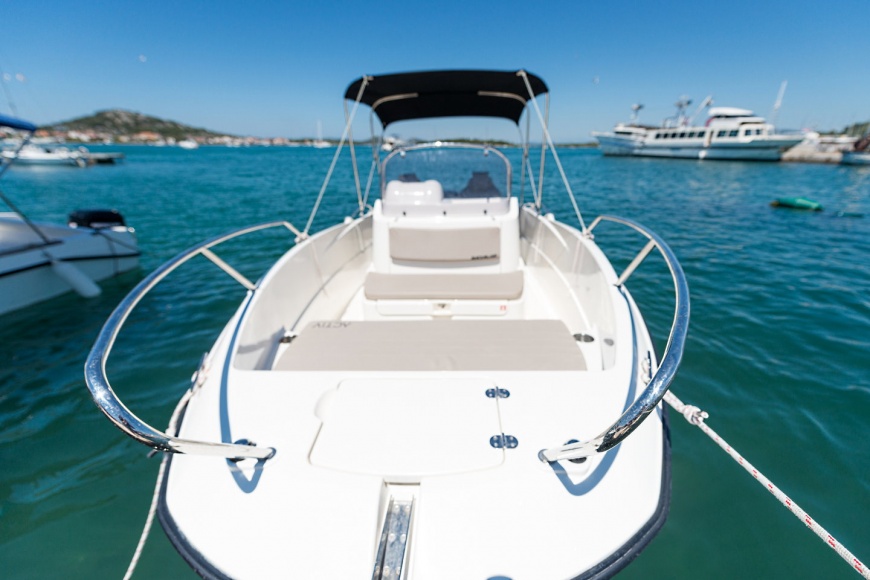 QuickSilver Active 555 - Najam broda Murter