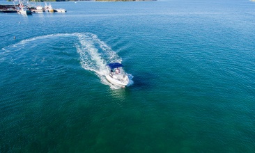 Najam glisera Quicksilver Active 555 sa motorom Mercury 115 ks u mjestu Murter na Otoku Murteru